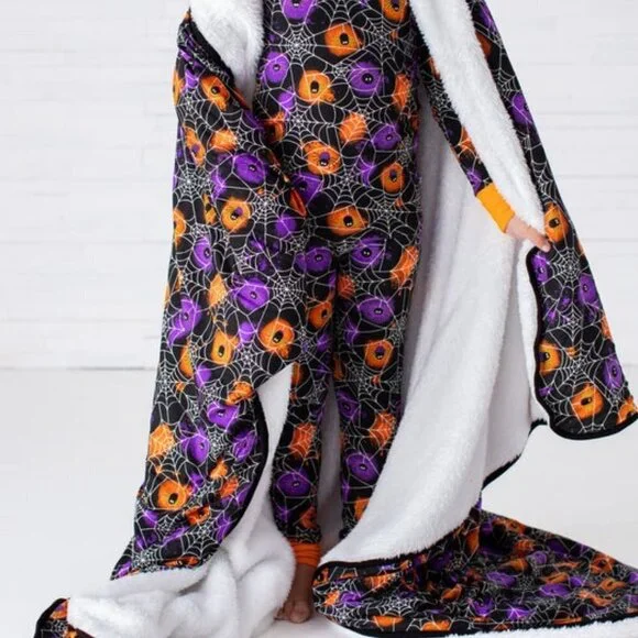 GOMEZ GLOW-IN-THE-DARK PLUSH THROW BLANKET!!! NIB - Picture 1 of 7